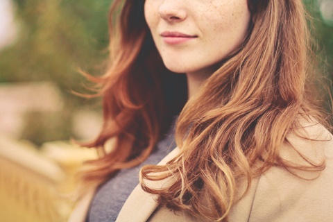 洋服が大好きな女性のイメージ